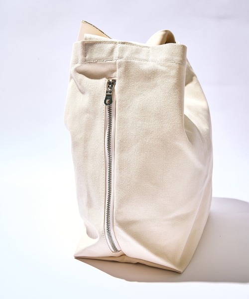 yorozu(ヨロズ)の「【YOROZU】別注 CANVAS sash shoulder No.2(ショルダーバッグ・メンズ・ブラック/アイボリー・FREE)」の4枚目の写真