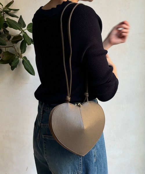 DouDou（ドゥドゥ）の「【WEB限定】ハート型バッグ（ショルダーバッグ・レディース・モカ/ブラック・FREE）」の2枚目の写真