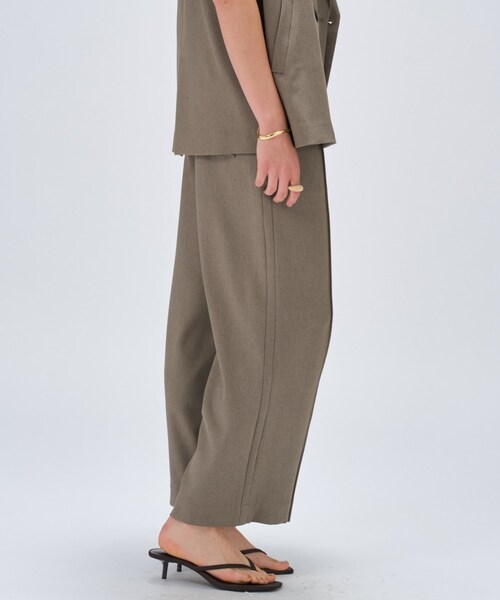 cloenc(クロエンス)の「【セットアップ/手洗い可】リネンブレンドイージーパンツ(その他パンツ・レディース・オフホワイト/ブラウン系/ダークグレー/ライトグリーン・02/01/03)」の21枚目の写真