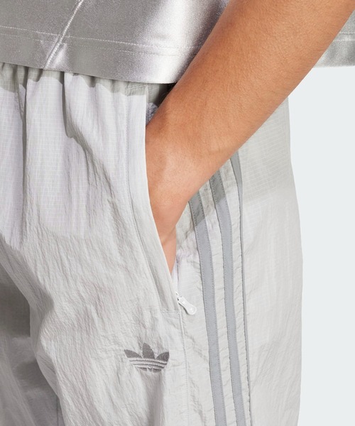 adidas（アディダス）の「アディカラー 2000s ウーブントラックパンツ / アディダスオリジナルス adidas Originals（その他パンツ・メンズ・グレー/ブラック・MEDIUM/X-LARGE/3XL/X-SMALL/XX-LARGE/LARGE/SMALL）」の10枚目の写真