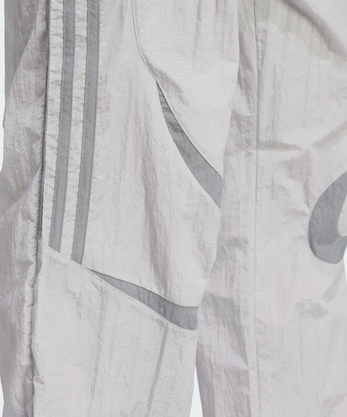 adidas（アディダス）の「アディカラー 2000s ウーブントラックパンツ / アディダスオリジナルス adidas Originals（その他パンツ・メンズ・グレー/ブラック・MEDIUM/X-LARGE/3XL/X-SMALL/XX-LARGE/LARGE/SMALL）」の11枚目の写真