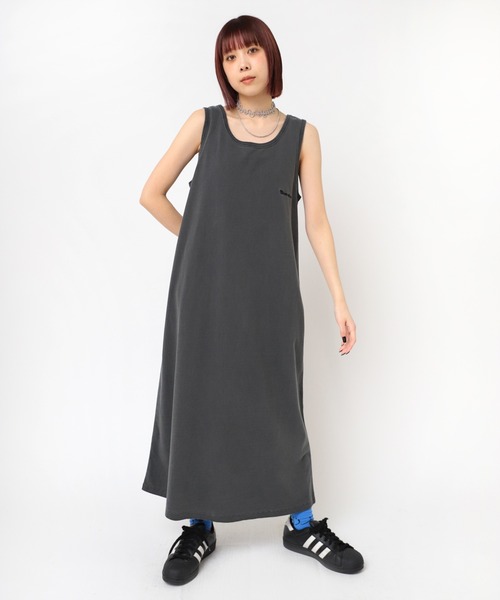 RNA(アールエヌエー)の「D1673 ピグメントタンクワンピ(ワンピース・レディース・ブルー/チャコール/ブラウン・MEDIUM)」の4枚目の写真
