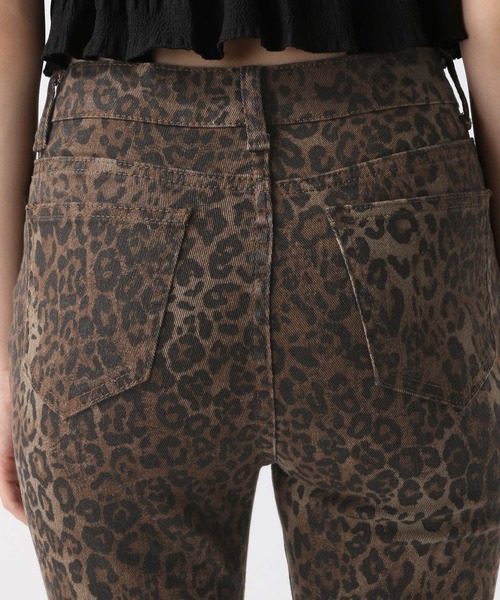FOREVER 21（フォーエバー トゥエンティーワン）の「【2025SS】レオパードフレアパンツ（その他パンツ・レディース・レオパード・MEDIUM/SMALL）」の4枚目の写真