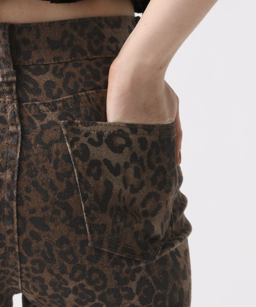 FOREVER 21（フォーエバー トゥエンティーワン）の「【2025SS】レオパードフレアパンツ（その他パンツ・レディース・レオパード・MEDIUM/SMALL）」の3枚目の写真
