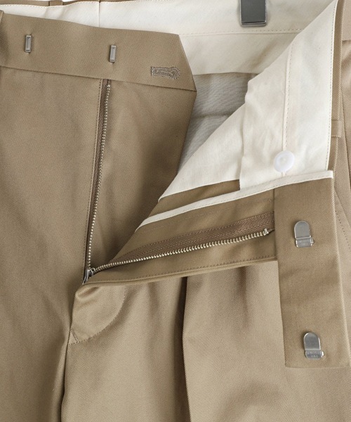 Scye（サイ）の「Scye / サイ ベーシックス：San Joaquin Cotton Pleated Trousers：5125-81507[MUS]（チノパンツ・メンズ・ベージュ・38/36）」の3枚目の写真