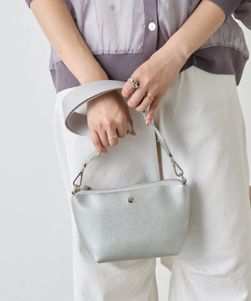 Jena espace merveilleux(ジェナ エスパスメルヴェイユ)の「シュリンクショルダーバッグ(ショルダーバッグ・レディース・ブラック/シルバー・FREE)」の2枚目の写真