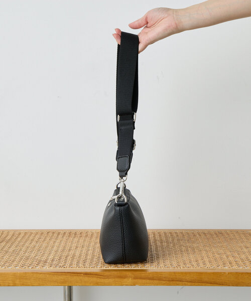 Jena espace merveilleux(ジェナ エスパスメルヴェイユ)の「シュリンクショルダーバッグ(ショルダーバッグ・レディース・ブラック/シルバー・FREE)」の7枚目の写真