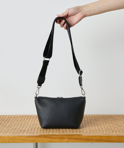 Jena espace merveilleux(ジェナ エスパスメルヴェイユ)の「シュリンクショルダーバッグ(ショルダーバッグ・レディース・ブラック/シルバー・FREE)」の8枚目の写真