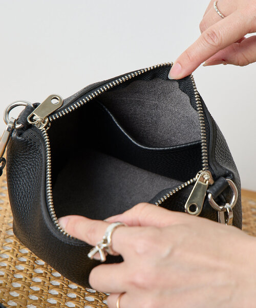 Jena espace merveilleux(ジェナ エスパスメルヴェイユ)の「シュリンクショルダーバッグ(ショルダーバッグ・レディース・ブラック/シルバー・FREE)」の12枚目の写真