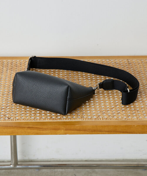 Jena espace merveilleux(ジェナ エスパスメルヴェイユ)の「シュリンクショルダーバッグ(ショルダーバッグ・レディース・ブラック/シルバー・FREE)」の13枚目の写真