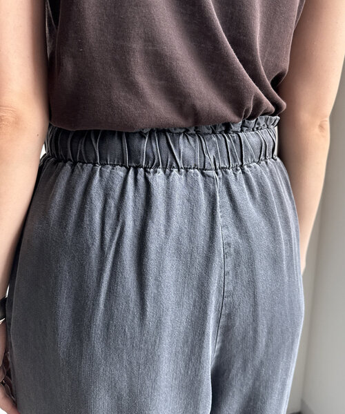 DouDou(ドゥドゥ)の「【WEB限定】リヨセルデニムイージーパンツ(デニムパンツ・レディース・ブラック/ブルー系その他・FREE)」の15枚目の写真