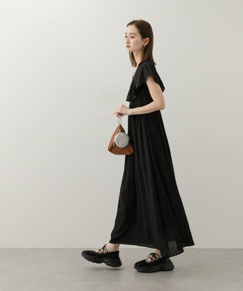 SENSE OF PLACE by URBAN RESEARCH(センスオブプレイスバイアーバンリサーチ)の「Vネックウエストマークフリルワンピース(ワンピース・レディース・ライトブルー/ブラック/アイボリー・ONE/S)」の13枚目の写真