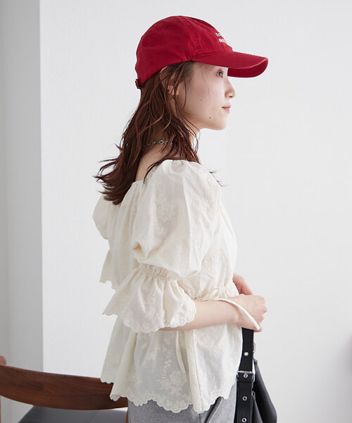 w closet（ダブルクローゼット）の「【前後2WAY】レース刺繍オフショルブラウス（シャツ/ブラウス・レディース・サックスブルー/イエロー/アイボリー/ブラック・FREE）」の7枚目の写真