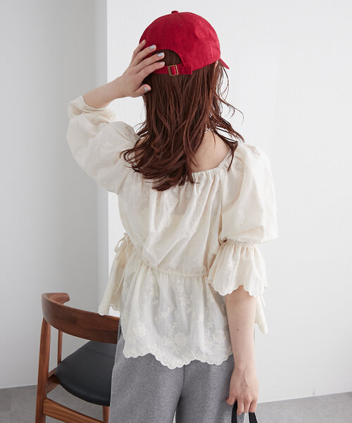 w closet（ダブルクローゼット）の「【前後2WAY】レース刺繍オフショルブラウス（シャツ/ブラウス・レディース・サックスブルー/イエロー/アイボリー/ブラック・FREE）」の6枚目の写真