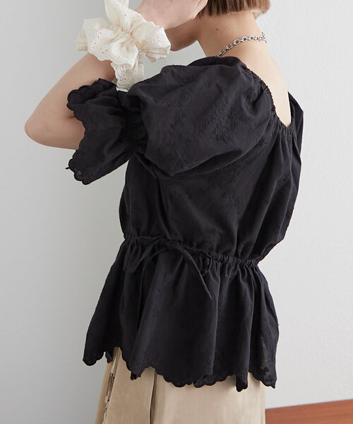 w closet（ダブルクローゼット）の「【前後2WAY】レース刺繍オフショルブラウス（シャツ/ブラウス・レディース・サックスブルー/イエロー/アイボリー/ブラック・FREE）」の20枚目の写真