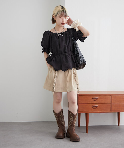 w closet（ダブルクローゼット）の「【前後2WAY】レース刺繍オフショルブラウス（シャツ/ブラウス・レディース・サックスブルー/イエロー/アイボリー/ブラック・FREE）」の13枚目の写真