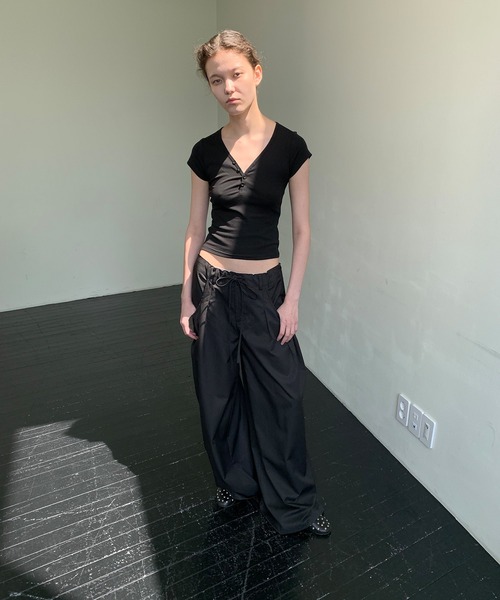 LONSLAN（ロンスラン）の「【LONSLAN】VネックプラケットTシャツ LONW25s043（Tシャツ/カットソー・レディース・ブラック/ホワイト・M）」の6枚目の写真