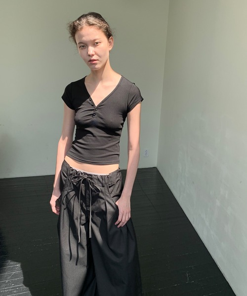 LONSLAN（ロンスラン）の「【LONSLAN】VネックプラケットTシャツ LONW25s043（Tシャツ/カットソー・レディース・ブラック/ホワイト・M）」の10枚目の写真