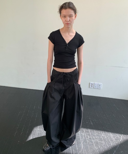 LONSLAN（ロンスラン）の「【LONSLAN】VネックプラケットTシャツ LONW25s043（Tシャツ/カットソー・レディース・ブラック/ホワイト・M）」の11枚目の写真