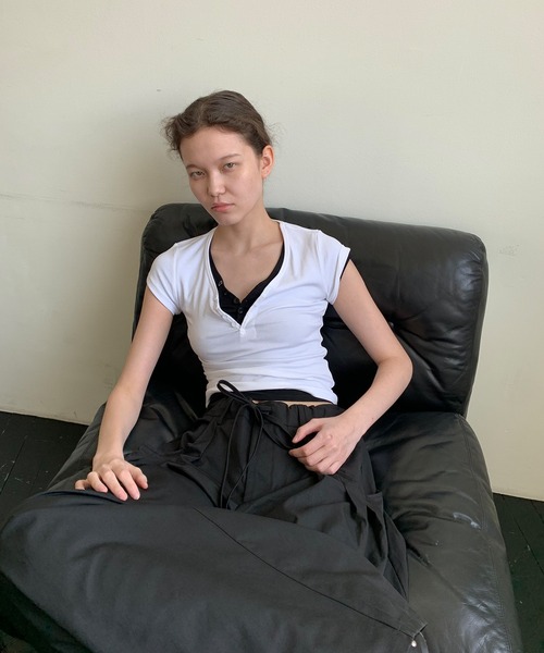 LONSLAN（ロンスラン）の「【LONSLAN】VネックプラケットTシャツ LONW25s043（Tシャツ/カットソー・レディース・ブラック/ホワイト・M）」の20枚目の写真