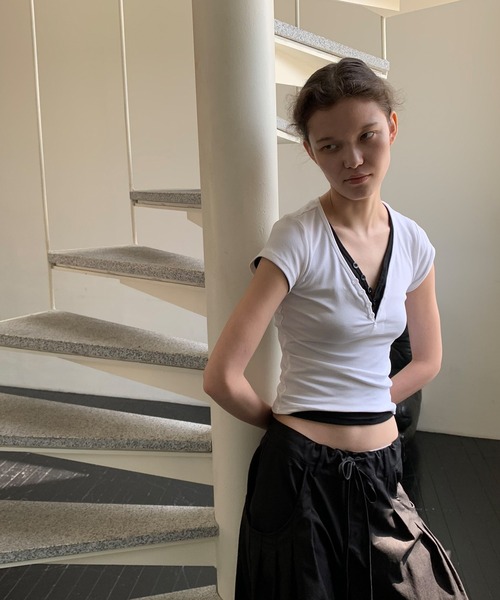 LONSLAN（ロンスラン）の「【LONSLAN】VネックプラケットTシャツ LONW25s043（Tシャツ/カットソー・レディース・ブラック/ホワイト・M）」の17枚目の写真