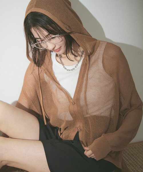 Remind me and forever(リマインドミーアンドフォーエバー)の「夏の日除け、冷房対策にも!メッシュWジップパーカー(パーカー・レディース・オフホワイト/ブラック/キャメル・FREE)」の6枚目の写真
