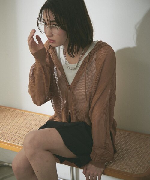 Remind me and forever(リマインドミーアンドフォーエバー)の「夏の日除け、冷房対策にも!メッシュWジップパーカー(パーカー・レディース・オフホワイト/ブラック/キャメル・FREE)」の9枚目の写真