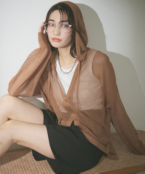 Remind me and forever(リマインドミーアンドフォーエバー)の「夏の日除け、冷房対策にも!メッシュWジップパーカー(パーカー・レディース・オフホワイト/ブラック/キャメル・FREE)」の5枚目の写真