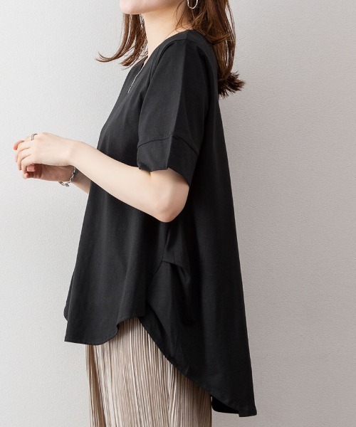 RCD(アールシーディー)の「脇タックVネック半袖カットソー(Tシャツ/カットソー・レディース・ホワイト/ブラック/ライトブラウン・M-L/LL~3L/4L~5L)」の5枚目の写真