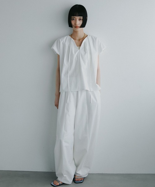 A part by(アパートバイ)の「ソデバルーンセットアップ(パンツドレス・レディース・アイボリー/ブラック・FREE)」の1枚目の写真