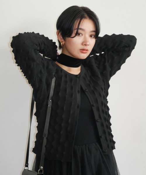 HONEY MI HONEY(ハニーミーハニー)の「spiky knit puff sleeve cardigan(カーディガン/ボレロ・レディース・オフホワイト/ブラック/ラベンダー・FREE)」の3枚目の写真