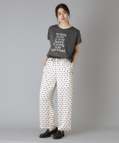 DRESSTERIOR（ドレステリア）の「◆箔PTドルマンスリーブロゴTシャツ（Tシャツ/カットソー・レディース・オフホワイト/チャコールグレー/イエロー系その他/ダークブラウン・34/36/38）」の5枚目の写真