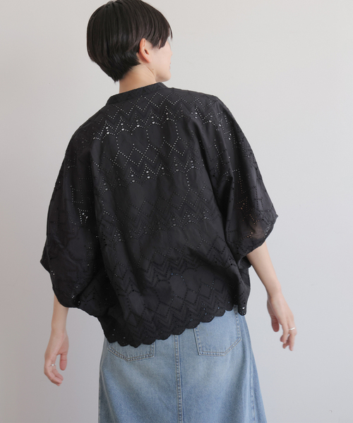 JOURNAL STANDARD relume(ジャーナルスタンダード レリューム)の「コットンカットワーク刺繍ポンチョブラウス(シャツ/ブラウス・レディース・ブラック/ホワイト・FREE)」の8枚目の写真