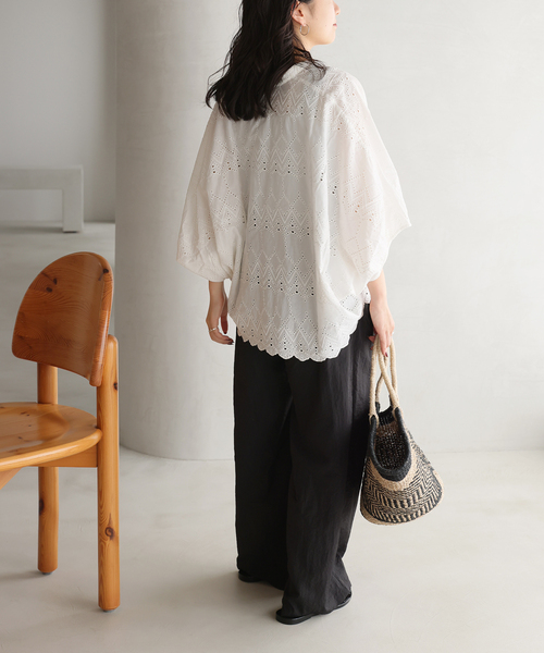 JOURNAL STANDARD relume(ジャーナルスタンダード レリューム)の「コットンカットワーク刺繍ポンチョブラウス(シャツ/ブラウス・レディース・ブラック/ホワイト・FREE)」の10枚目の写真