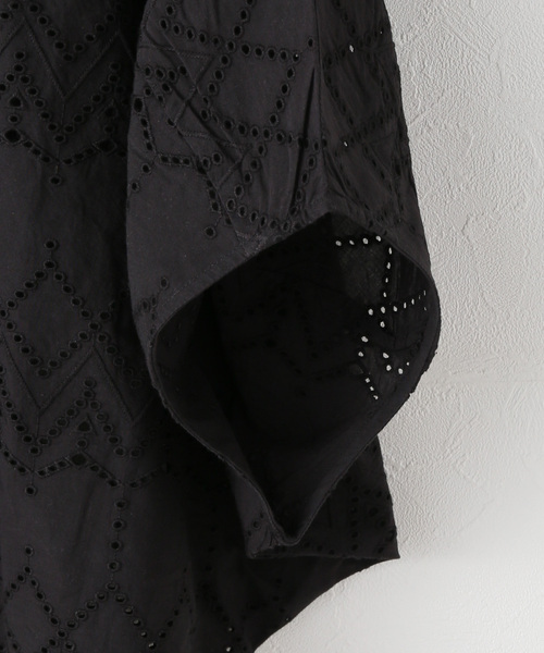JOURNAL STANDARD relume(ジャーナルスタンダード レリューム)の「コットンカットワーク刺繍ポンチョブラウス(シャツ/ブラウス・レディース・ブラック/ホワイト・FREE)」の18枚目の写真