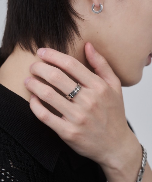 WYZ surgical stainless(ダブリューワイジィーサージカルステンレス)の「【 金属アレルギー対応 】シンプルラインリング サージカルステンレス(リング・メンズ・シルバー・20号/18号/16号)」の4枚目の写真