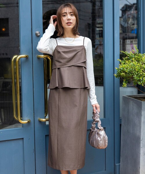 ANY SIS(エニィスィス)の「ビスチェワンピース × カットソー セット(セットアップ・レディース・ブラック系/黄土色系・MEDIUM/SMALL/LARGE)」の3枚目の写真