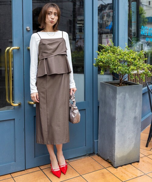 ANY SIS(エニィスィス)の「ビスチェワンピース × カットソー セット(セットアップ・レディース・ブラック系/黄土色系・MEDIUM/SMALL/LARGE)」の4枚目の写真