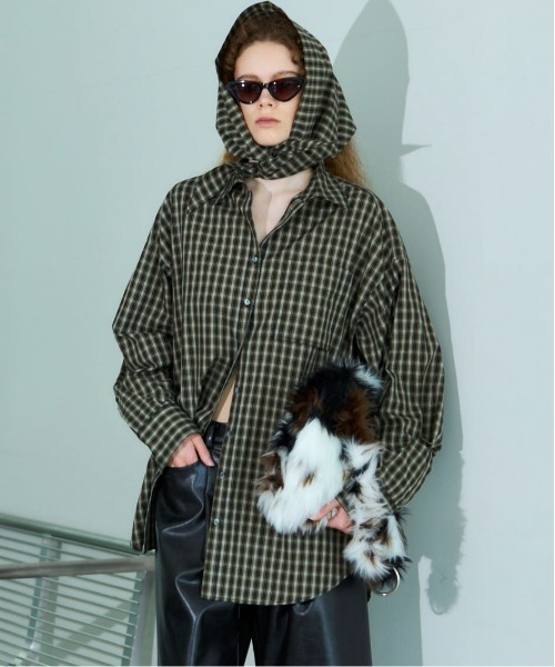 MAISON SPECIAL（メゾンスペシャル）の「Oversized Shirt With Babushka/バブーシュカ付きオーバーサイズシャツ（シャツ/ブラウス・レディース・ピンク/ブラック/ブルー・FREE）」の2枚目の写真