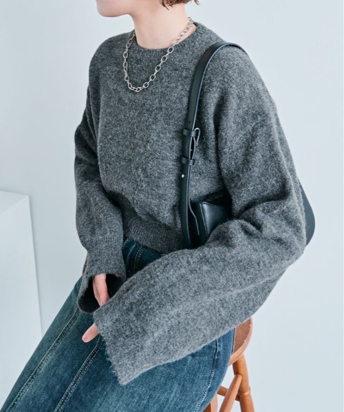 kirakiraShop(キラキラショップ)の「長袖 クルーネック ショート丈 ニット(ニット/セーター・レディース・ホワイト/ベージュ/チャコール/ブラック/グレー・FREE)」の4枚目の写真