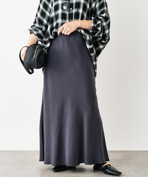 RIVE DROITE(リヴドロワ)の「【上品な揺れ感】キュプラ混バイアススカート(スカート・レディース・チャコールグレー/ブラック/ブラウン/オフホワイト・36/38)」の3枚目の写真