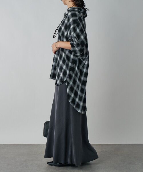 RIVE DROITE(リヴドロワ)の「【上品な揺れ感】キュプラ混バイアススカート(スカート・レディース・チャコールグレー/ブラック/ブラウン/オフホワイト・36/38)」の5枚目の写真