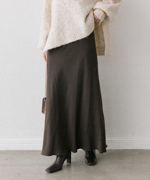 RIVE DROITE(リヴドロワ)の「【上品な揺れ感】キュプラ混バイアススカート(スカート・レディース・チャコールグレー/ブラック/ブラウン/オフホワイト・36/38)」の17枚目の写真