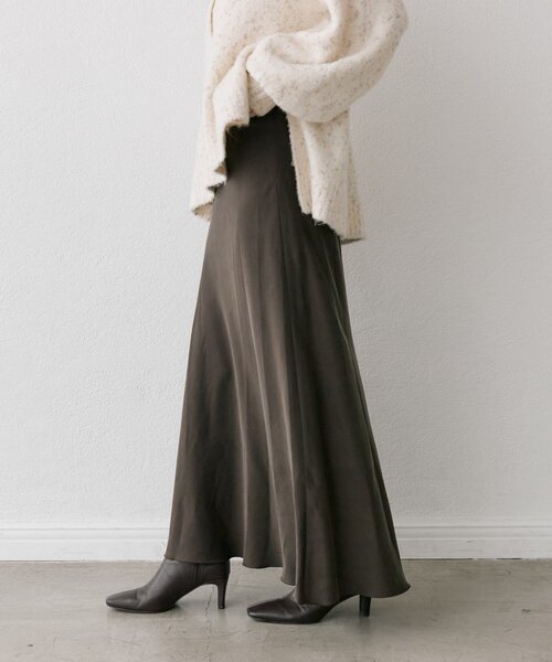 RIVE DROITE(リヴドロワ)の「【上品な揺れ感】キュプラ混バイアススカート(スカート・レディース・チャコールグレー/ブラック/ブラウン/オフホワイト・36/38)」の18枚目の写真