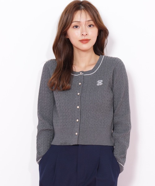 JILL by JILL STUART（ジルバイジルスチュアート）の「◇バリエーションミニケーブルカーディガン（ニット/セーター・レディース・グレー/レッド/ネイビー・FREE）」の2枚目の写真