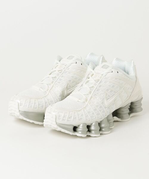 NIKE(ナイキ)の「W SHOX TL(スニーカー・レディース・ホワイト系その他・23.5cm/24.0cm/24.5cm/23.0cm/26.0cm/25.0cm)」の1枚目の写真