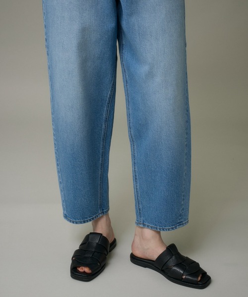 I.T.'S international(イッツインターナショナル)の「デニムバレルレッグパンツ(デニムパンツ・レディース・ブルー・7号/9号/11号)」の16枚目の写真