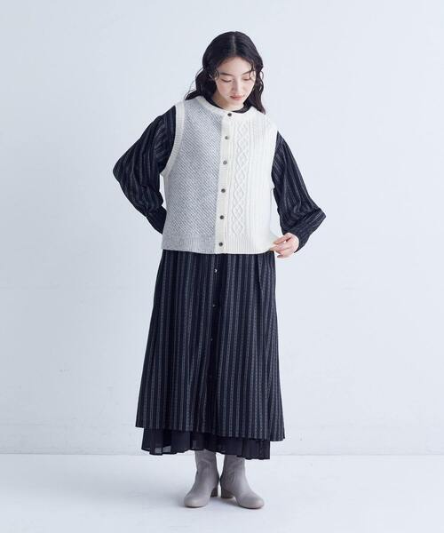 conges payes ADIEU TRISTESSE（コンジェ ペイエ アデュートリステス）の「スモッキングドビーワンピース（ワンピース・レディース・グレイッシュベージュ/ブラック・38）」の14枚目の写真