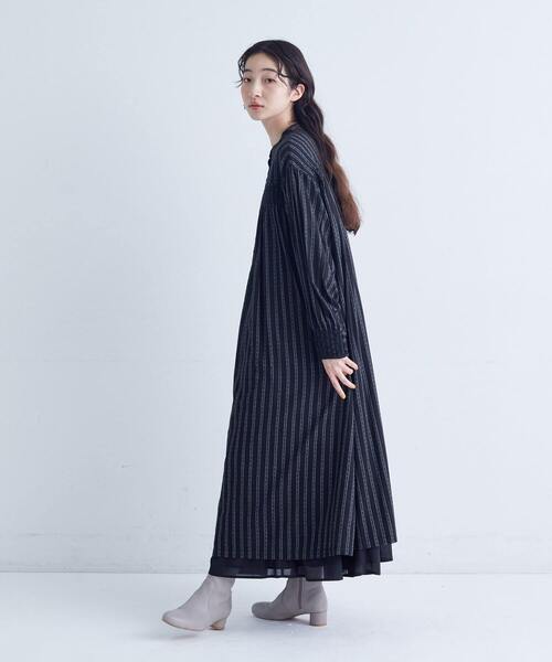 conges payes ADIEU TRISTESSE（コンジェ ペイエ アデュートリステス）の「スモッキングドビーワンピース（ワンピース・レディース・グレイッシュベージュ/ブラック・38）」の16枚目の写真