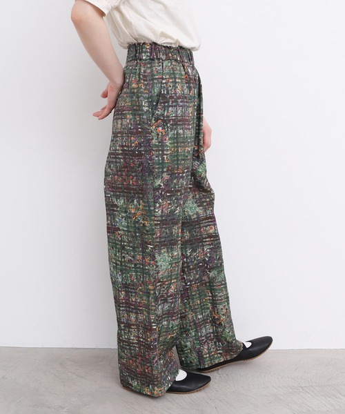 l'atelier du savon（アトリエドサボン）の「●check × hana　手描きプリントパンツ（その他パンツ・レディース・ダークブラウン/グリーン・FREE）」の6枚目の写真